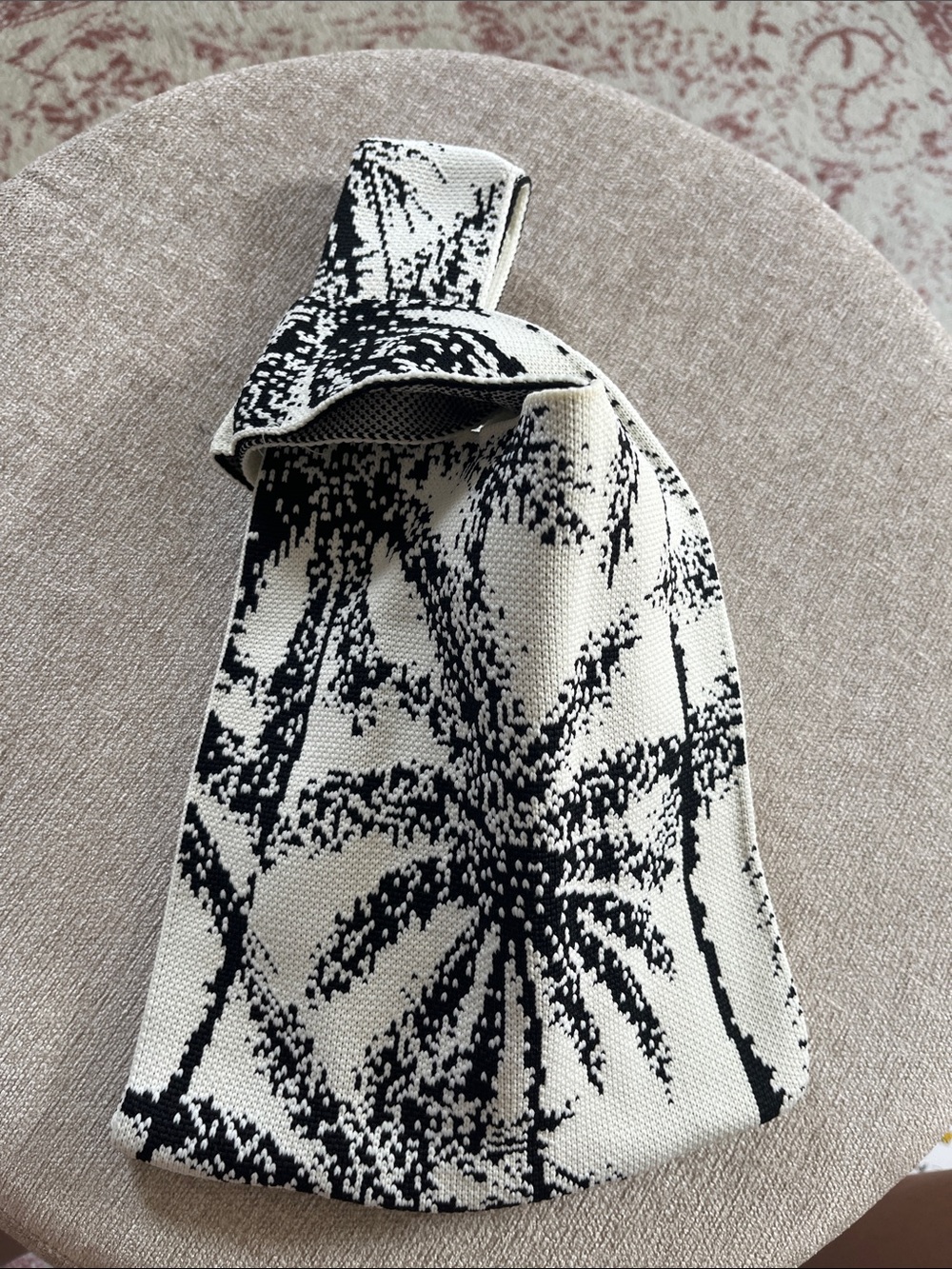 YSE beauty Le Petit Palm Wristlet Pouch in Black and White